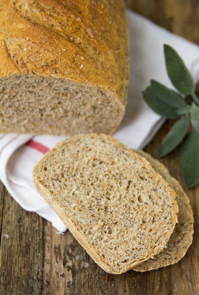 łatwy i szybki chleb drożdżowy z mieszanki mąk z makiem